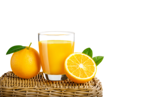 vaso de Fresco naranja jugo en un cesta, Fresco frutas naranja jugo en vaso con grupo en transparente antecedentes png