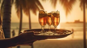 camarero servicio champán en un bandeja. verano playa puesta de sol fiesta vacaciones a playa con palma árboles, ai generativo foto