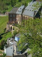 el pequeño ciudad de saarburg a el Sarre río en Alemania foto