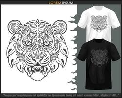 Tigre cabeza mandala letras aislado en negro y blanco camiseta. vector