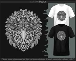 monocromo águila cabeza mandala letras aislado en negro y blanco t camisa. vector