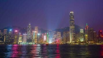 bedrijf stad stadsgezicht. tijd vervallen hong Kong horizon van beroemd de top visie Bij nacht. 4k tijdsverloop. video
