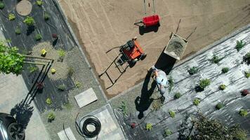 cobertura jardim erva daninha ao controle tecido com pequeno decorativo pedras video