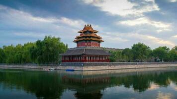 temps laps 4k vidéo. interdit ville dans Pékin vu de jinshan parc dans de bonne heure matin, paisible paysage Pékin Chine. Zoom dans. video