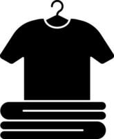 camiseta y toalla icono en negro y blanco vector