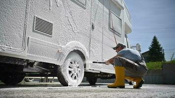 kraftfull tryck tvättning av en husbil skåpbil husbil rv video