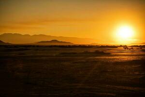 escénico California mojave Desierto puesta de sol el espejismo cuenca foto