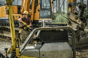 pesado deber excavador máquina operador en un descanso foto