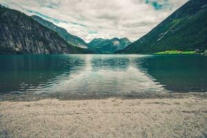 glacial lago playa en Noruega foto