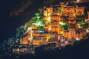 riomaggiore noche paisaje urbano foto