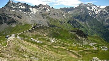 el alto montañas y el Grossglockner rango. Austria, Europa. video