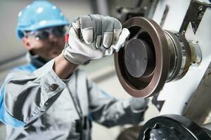 Manual Lathe Operator photo