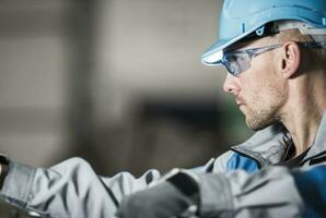 metalistería industria trabajador foto