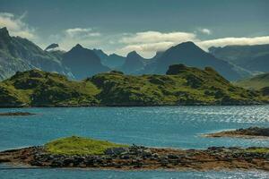 nordland condado lofoten distintivo paisaje durante verano foto