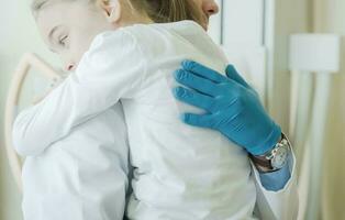 hospital visitar con familia durante cuarentena. foto