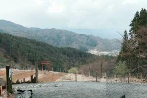 Tenku No torii sintoísmo santuario en el montaña en yamanashi, Japón foto