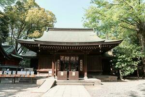 kawagoe, Japón - abril 11, 2023 kawagoe hikawa santuario conocido como el santuario a Adoración el bendición de amor foto