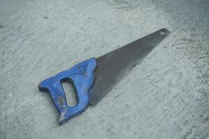 photo of an old hacksaw
