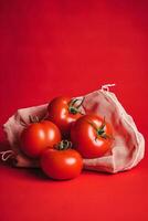 Tomates en un bolsa en un rojo antecedentes ai generado foto