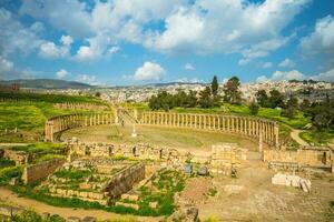 oval foro y cardo maximus a Jerash, Jordán foto