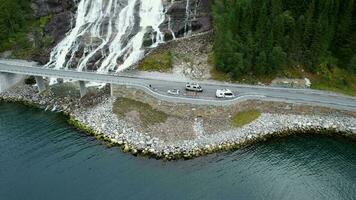 Norge vestland grevskap furebergfossen vattenfall och de fjord. video