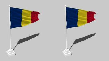 Roumanie drapeau sans couture en boucle agitant avec pôle base supporter et ombre, isolé sur alpha canal noir et blanc mat, plaine et bosse texture tissu variantes, 3d le rendu video