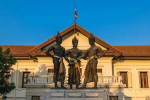 Tres reyes Monumento y letras cultural centrar en chiang Mai, tailandia foto