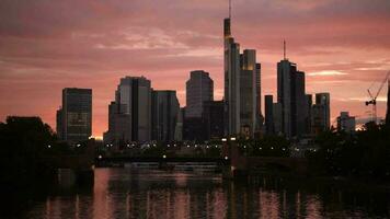 hesse staat duitsland. downtown Frankfurt ben hoofd in Duitsland video