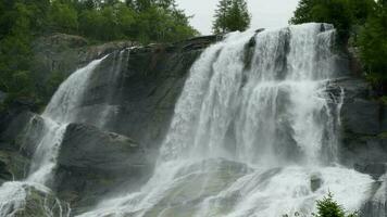 Norge vestland grevskap furebergfossen vattenfall. video