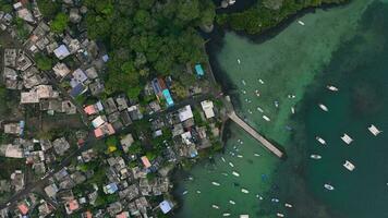 bahía en el pueblo de trou de agua dulce parte superior vista, mauricio, aéreo ver video