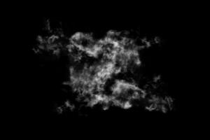 humo texturizado, negro abstracto, aislado sobre fondo negro foto