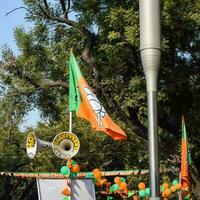 nuevo Delhi, India - mayo dieciséis 2023 - bharatiya janata fiesta bandera de indio político fiesta, bjp bhartiya Janta fiesta bandera ondulación durante pm la carretera espectáculo en Delhi, India foto