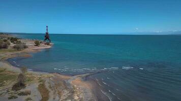 topo Visão do a costa famoso issyk kul lago dentro Quirguistão video