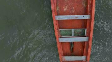 un vacío barco en el antecedentes de el horizonte en el océano, Mauricio video