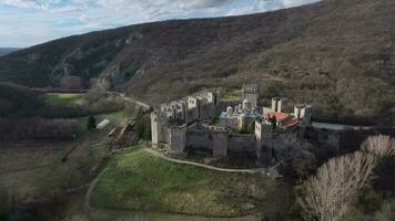 monastère de manasia dans despotovac, Serbie, aérien vue video