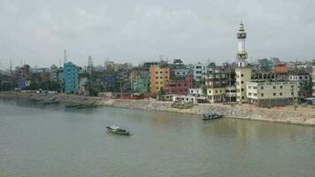 Morgen Aussicht von Buriganga Fluss und Boote im Bangladesch video
