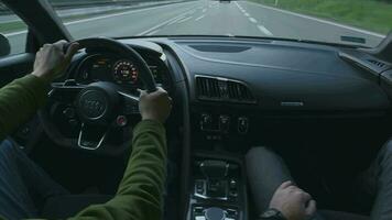 audi r8 v10 veloce autostrada guidare cabina di pilotaggio Visualizza. video
