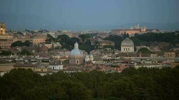 Stadt von Rom Panorama ay Sonnenuntergang. berühmt historisch Gebäude und das Stadtbild. europäisch Ziel. video