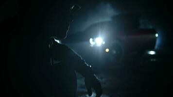 schwer Atmung kaukasisch Schwerverbrecher tragen schwarz Kapuzenpullover video