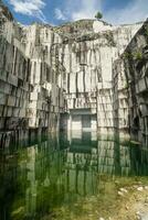 el azul lago de el mármol cantera valorora massa carrara toscana Italia foto