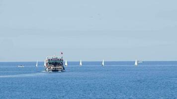 turístico de viaje barco en mar agua video