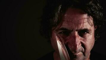 psychopathe tueur homme avec une sanglant couteau video