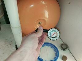 Manometer for measuring the pressure in the hydraulic tank photo