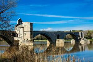 histórico avignon puente además llamado Pont Santo Benezet construido en el año 1185 a el hermosa ciudad de avignon Francia foto