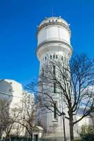 el agua torre de claudio carpintero cuadrado en Montmartre foto