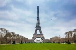 The famous Tour Eiffel at the end of winter photo