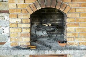 arquitectura, casa antiguo estilo con Cocinando estufa chimenea, interior foto