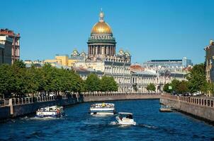 calle. petersburgo, rusia - 20 de agosto de 2022 catedral de san isaac foto