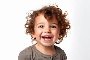 linda contento sonriente niño aislado en blanco antecedentes hecho con generativo ai foto