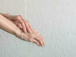 Lavado manos. higiene concepto, evitar el untado de gérmenes y bacterias y evitar infecciones corona virus foto